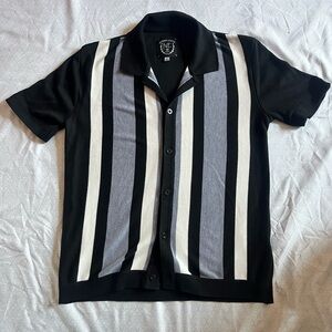 en's Black and White Striped Shirt